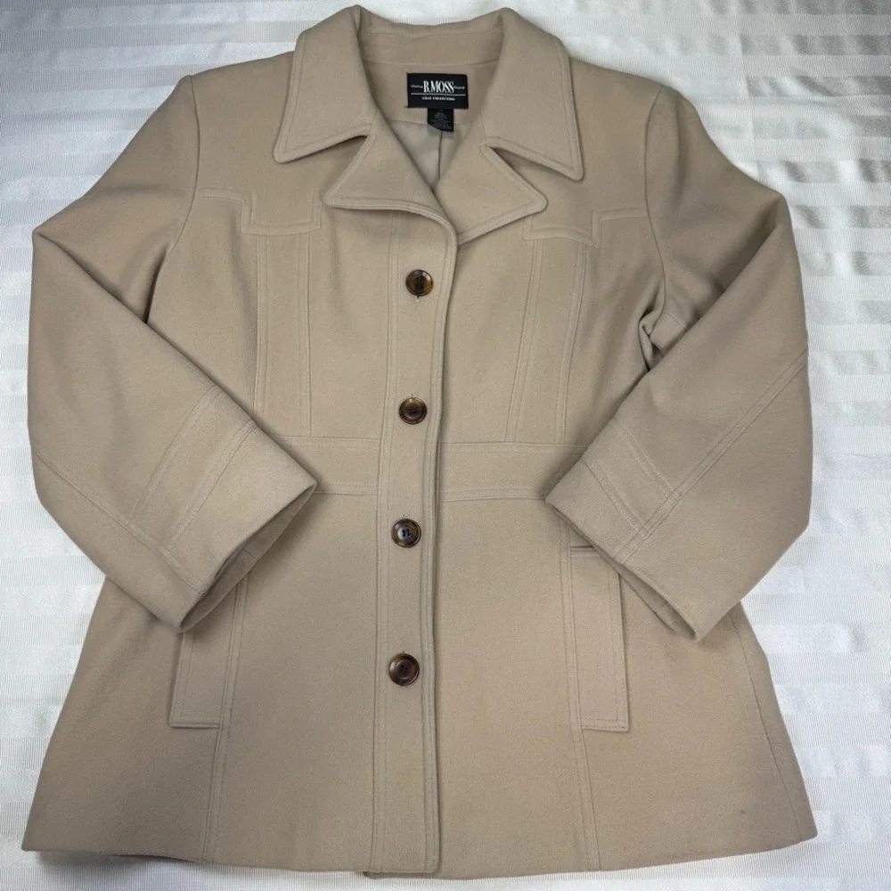 B. Moss Vintage Tan Wool Blend Women's Coat Size Large Button Front Collared